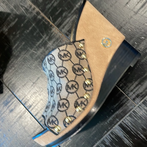 Michael Kors wedges in excellent condition only worn twice - Picture 3 of 8